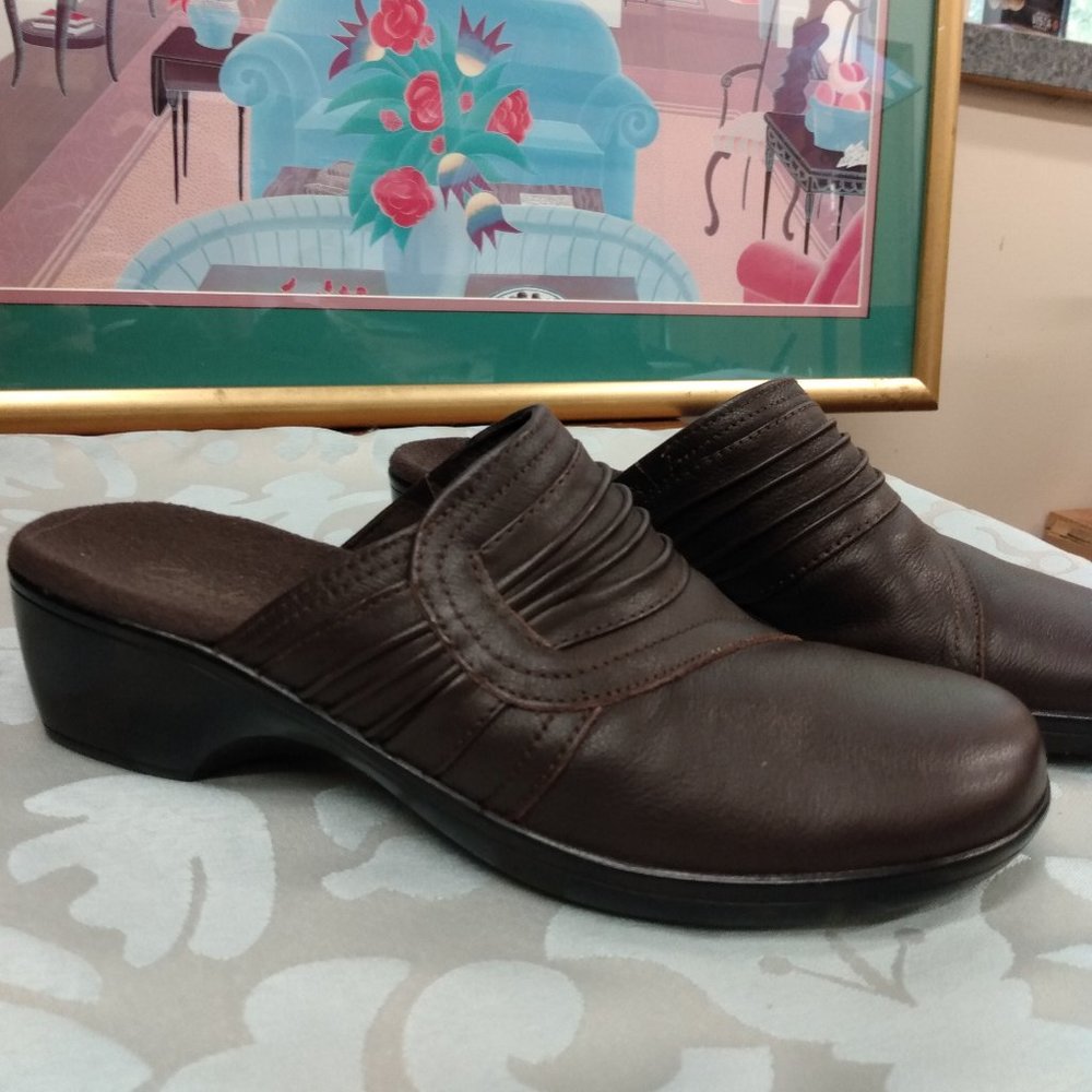 Clarks Brown Leather Mules Women's Size 8 M Clog